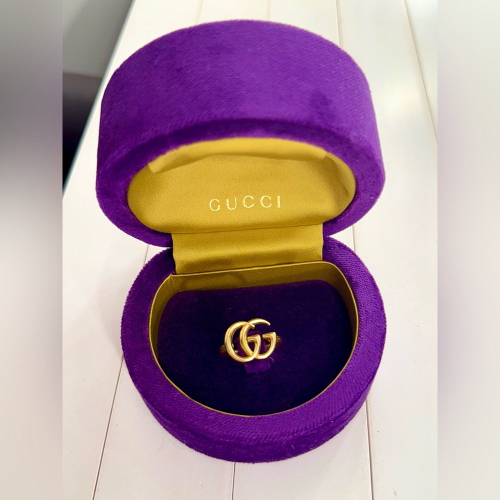 Gucci 18k YG “GG” Running Ring - 7-8 grams, Size 7.25